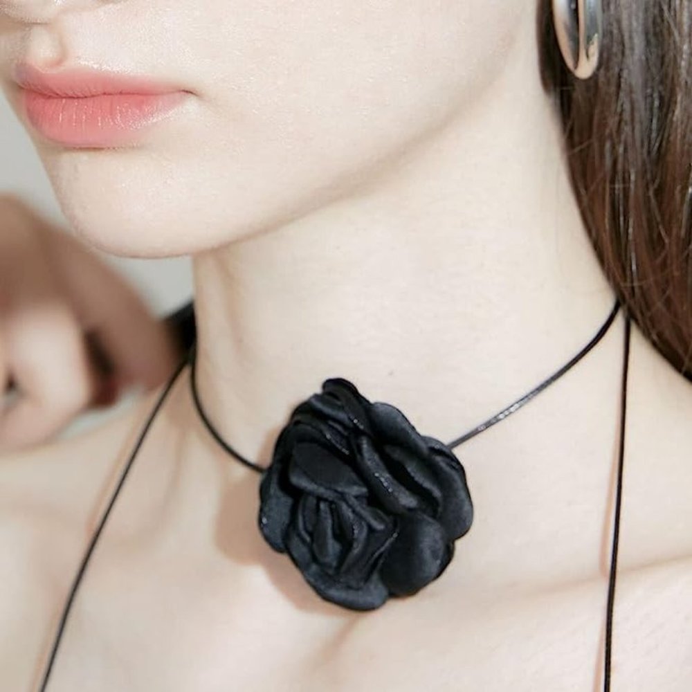 ♥ZARA ♥Black Rose Necklace♥ - Picture 5 of 7